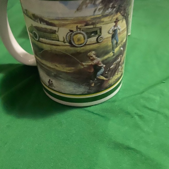 NEW JOHN DEERE FARM SCENE TRACTOR MUG W/BOX - Picture 8 of 11